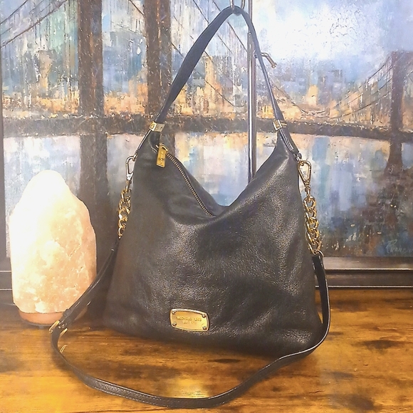 Michael Kors Handbags - Michael Kors Black Bedford Leather Shoulder/Crossbody/ Handbag